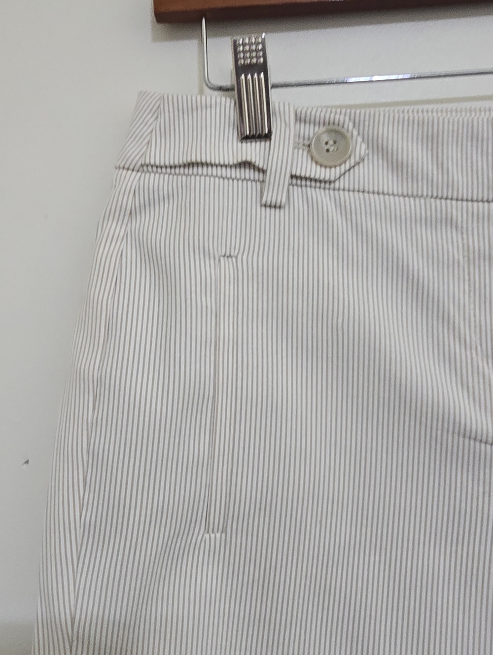 LOFT size 0 Pin‎ Stripe Bermuda Shorts Original Fit Tan White - Picture 4 of 12